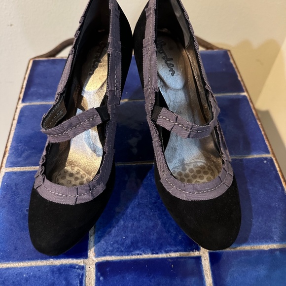 Boden Black Suede 4" Heels / Vtg. 40's Look Pumps w/ Grey Ribbon Trim sz 8 - Picture 10 of 10